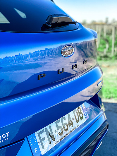 Ford Puma bleu hybride
